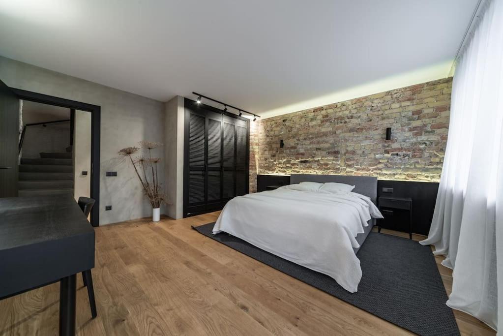 3 Storey Apartment With A Character And A Terrace リガ エクステリア 写真