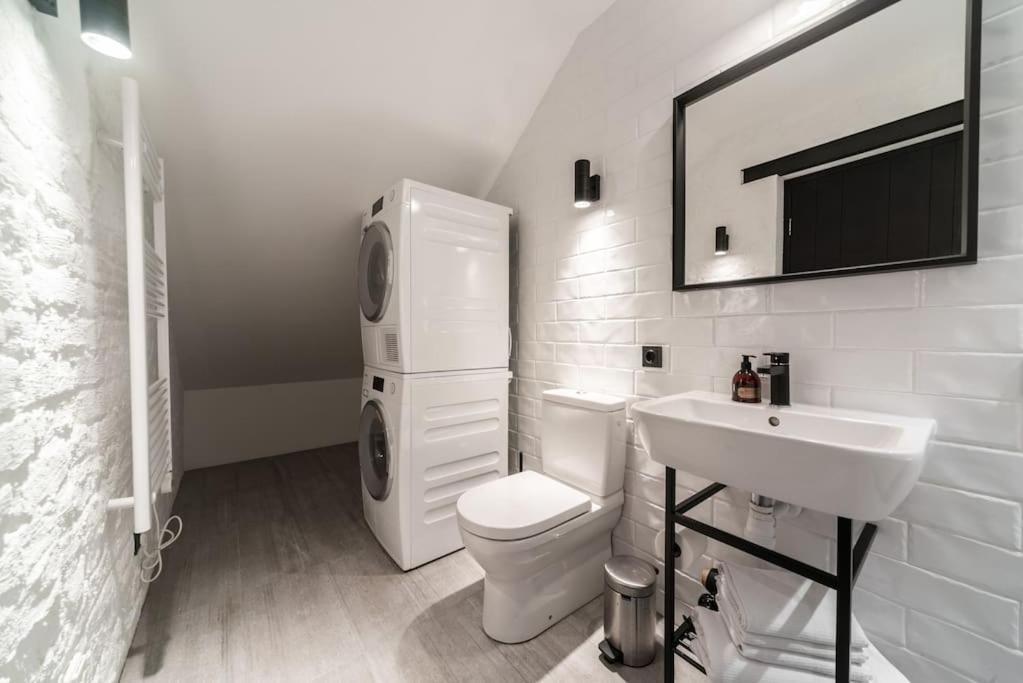 3 Storey Apartment With A Character And A Terrace リガ エクステリア 写真