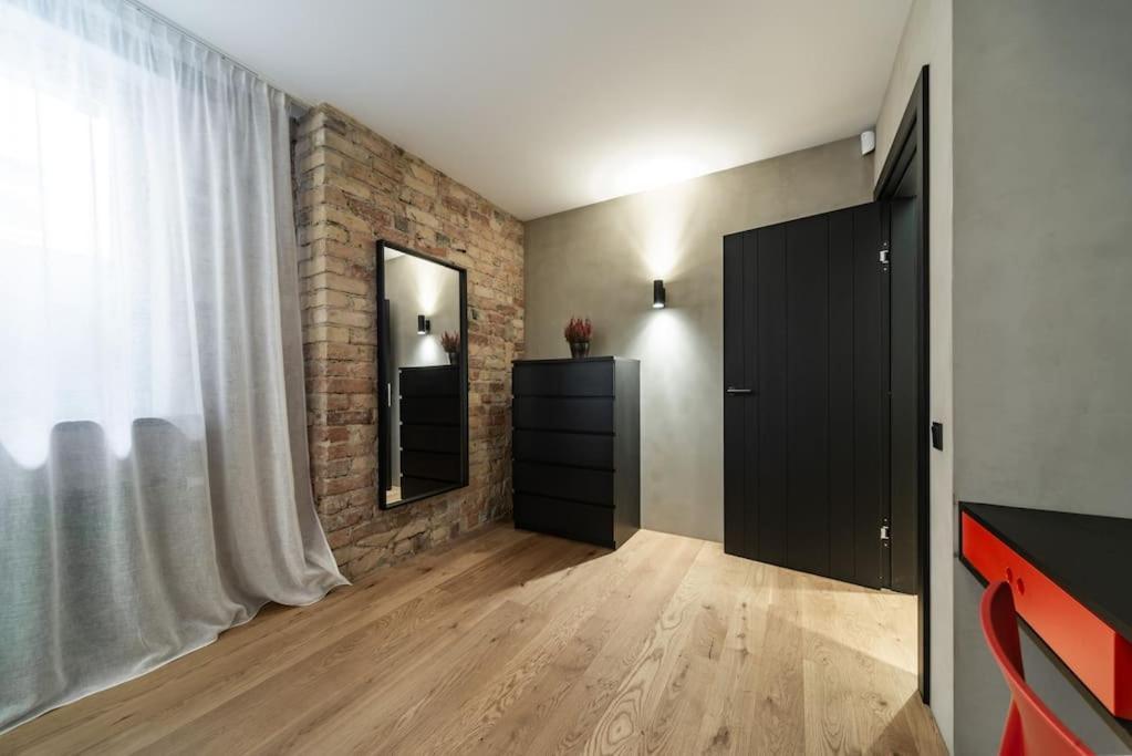 3 Storey Apartment With A Character And A Terrace リガ エクステリア 写真